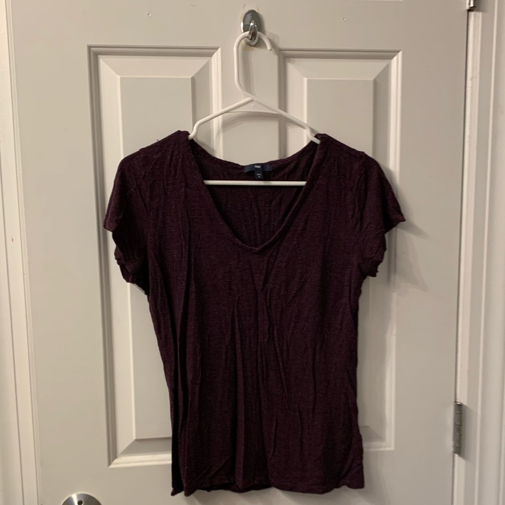 Size medium burgundy Gap T-Shirt GUC